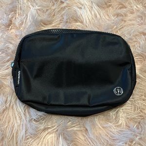 🎄🕎 LULU SELLS OUT QUICK | NWT lululemon Everywhere Belt Bag 🖤